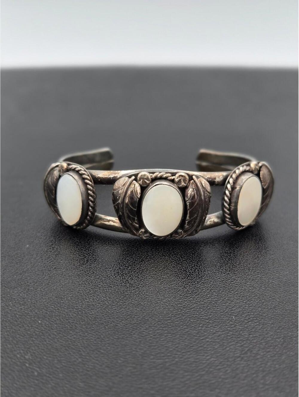 Vintage Native American Navajo Mother Of Pearl Sterling Silver Cuff Bracelet